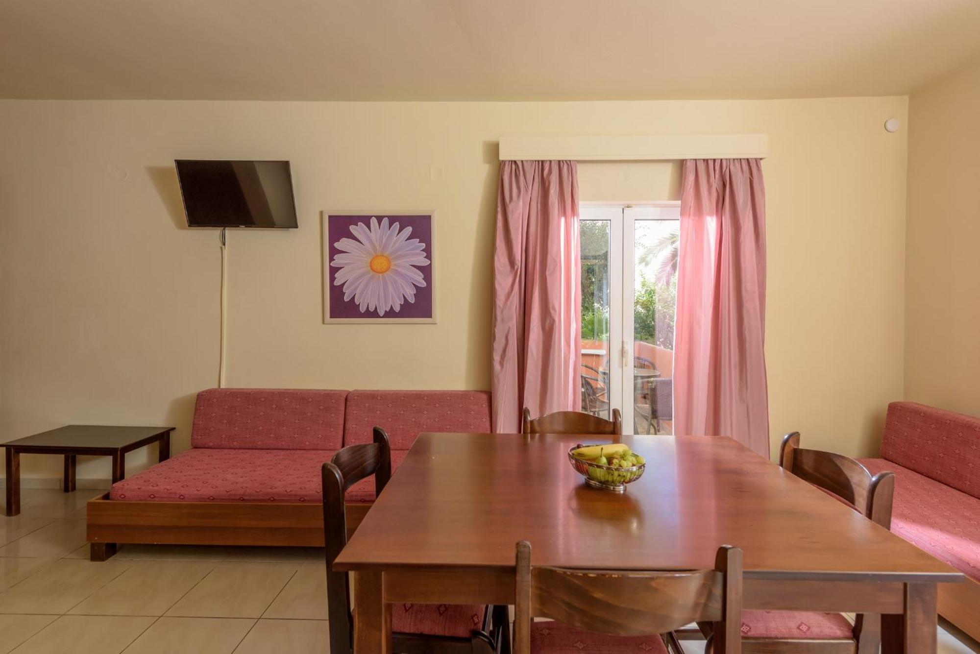 Eurohotel Theo Hotel Agia Marina Екстериор снимка