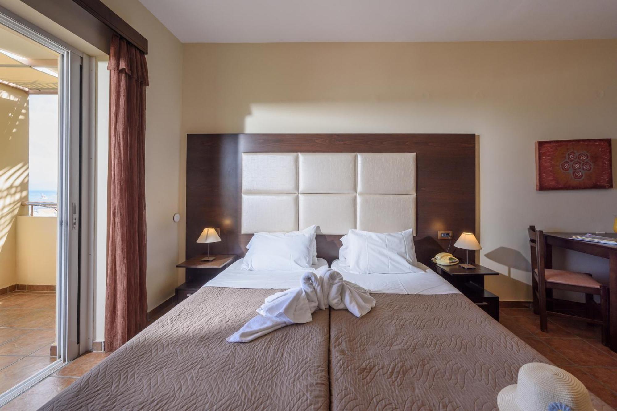 Eurohotel Theo Hotel Agia Marina Екстериор снимка