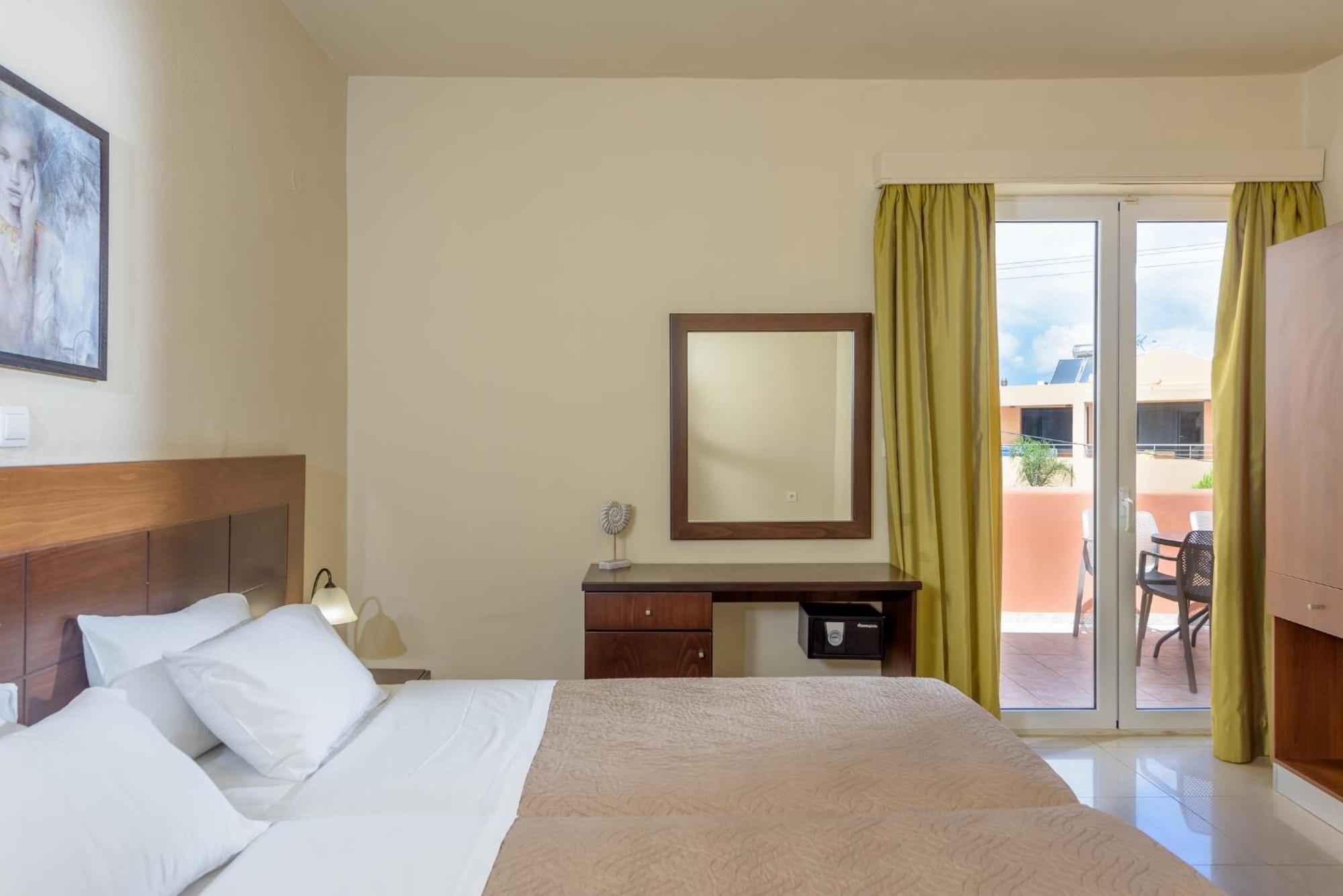 Eurohotel Theo Hotel Agia Marina Екстериор снимка