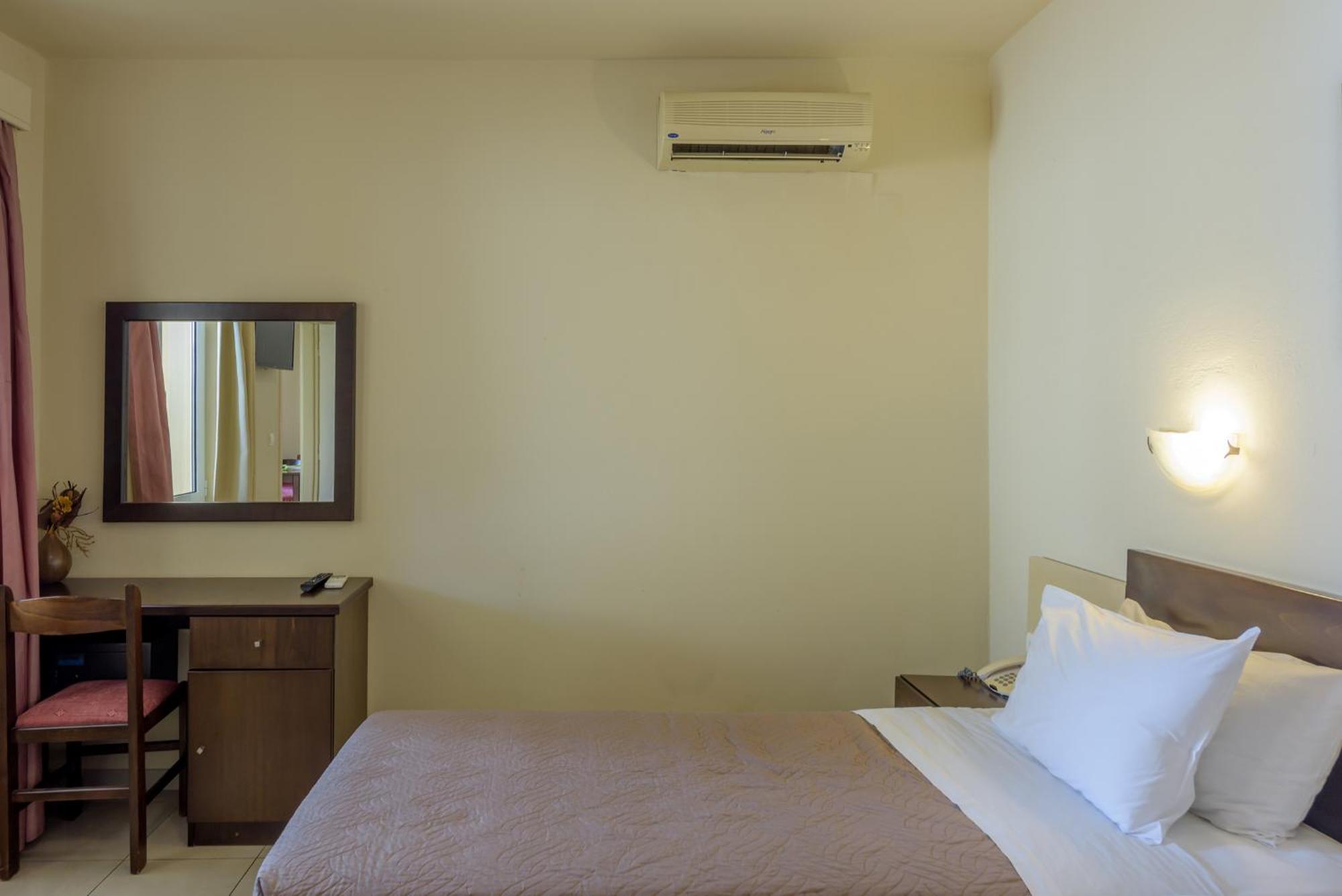 Eurohotel Theo Hotel Agia Marina Екстериор снимка