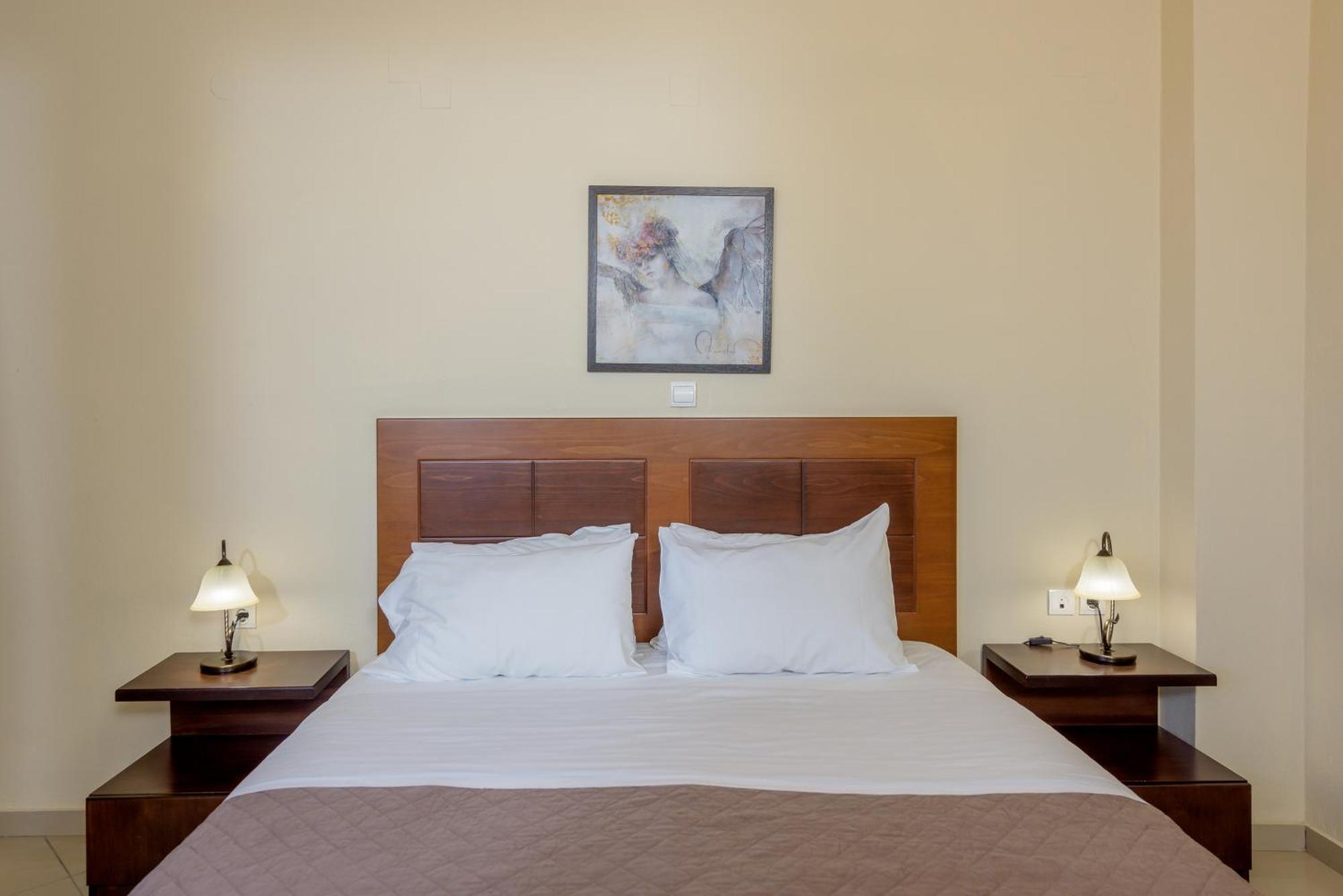 Eurohotel Theo Hotel Agia Marina Екстериор снимка