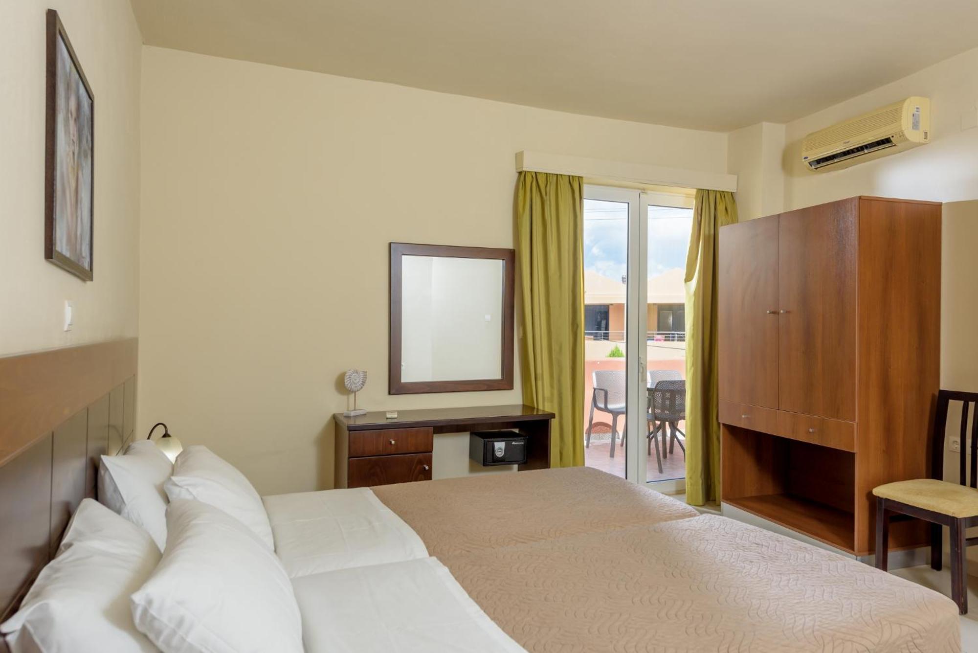 Eurohotel Theo Hotel Agia Marina Екстериор снимка