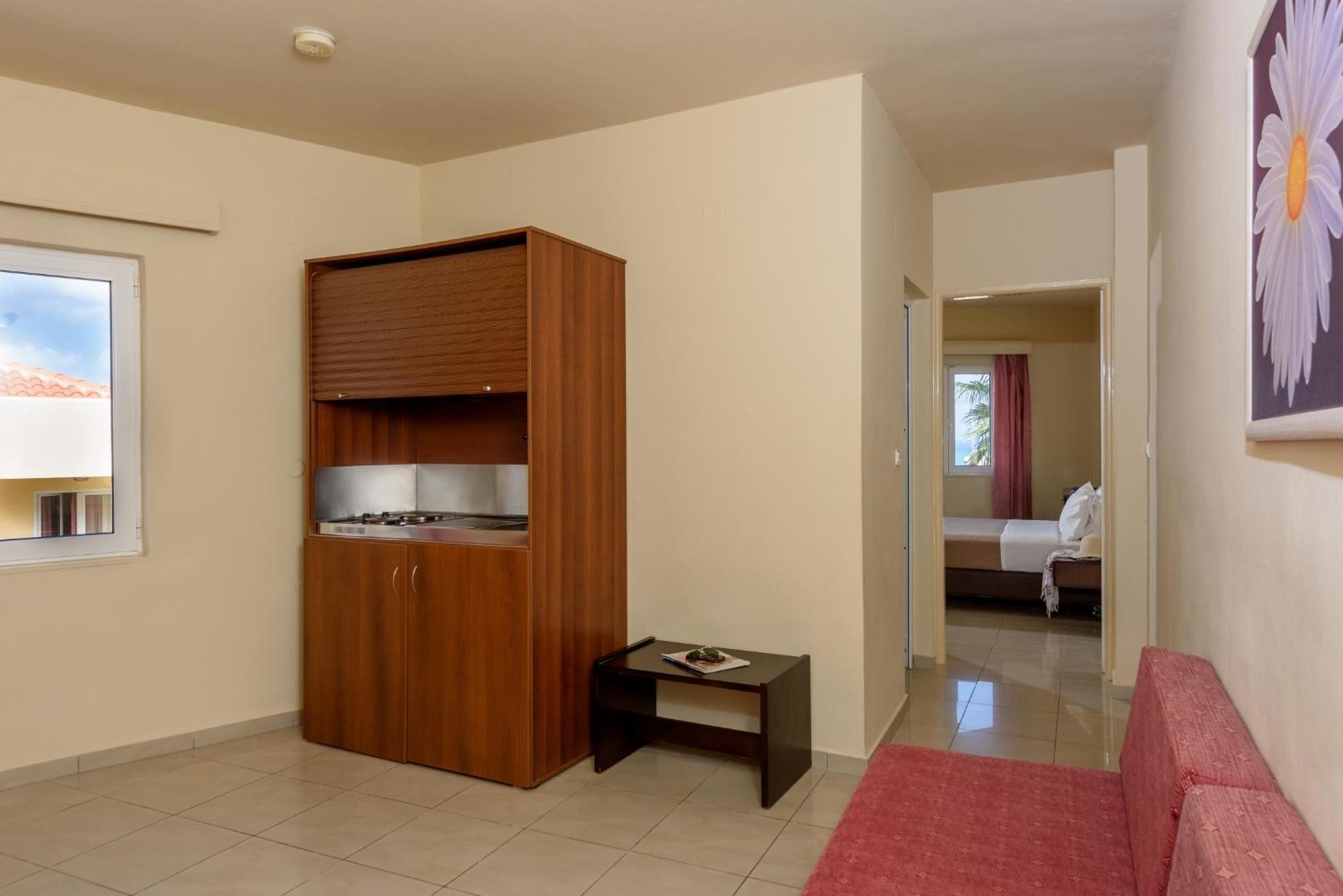 Eurohotel Theo Hotel Agia Marina Екстериор снимка