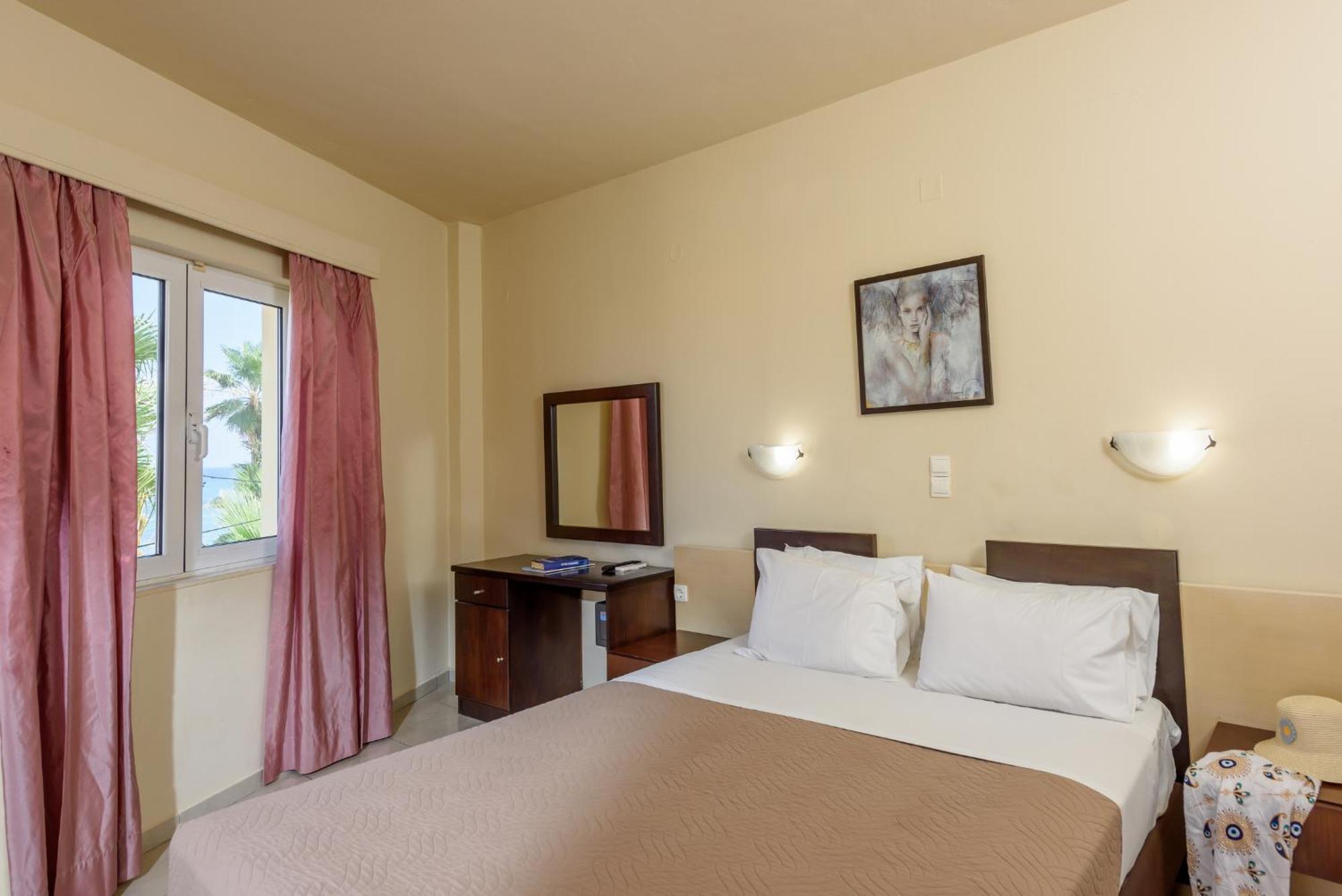 Eurohotel Theo Hotel Agia Marina Екстериор снимка