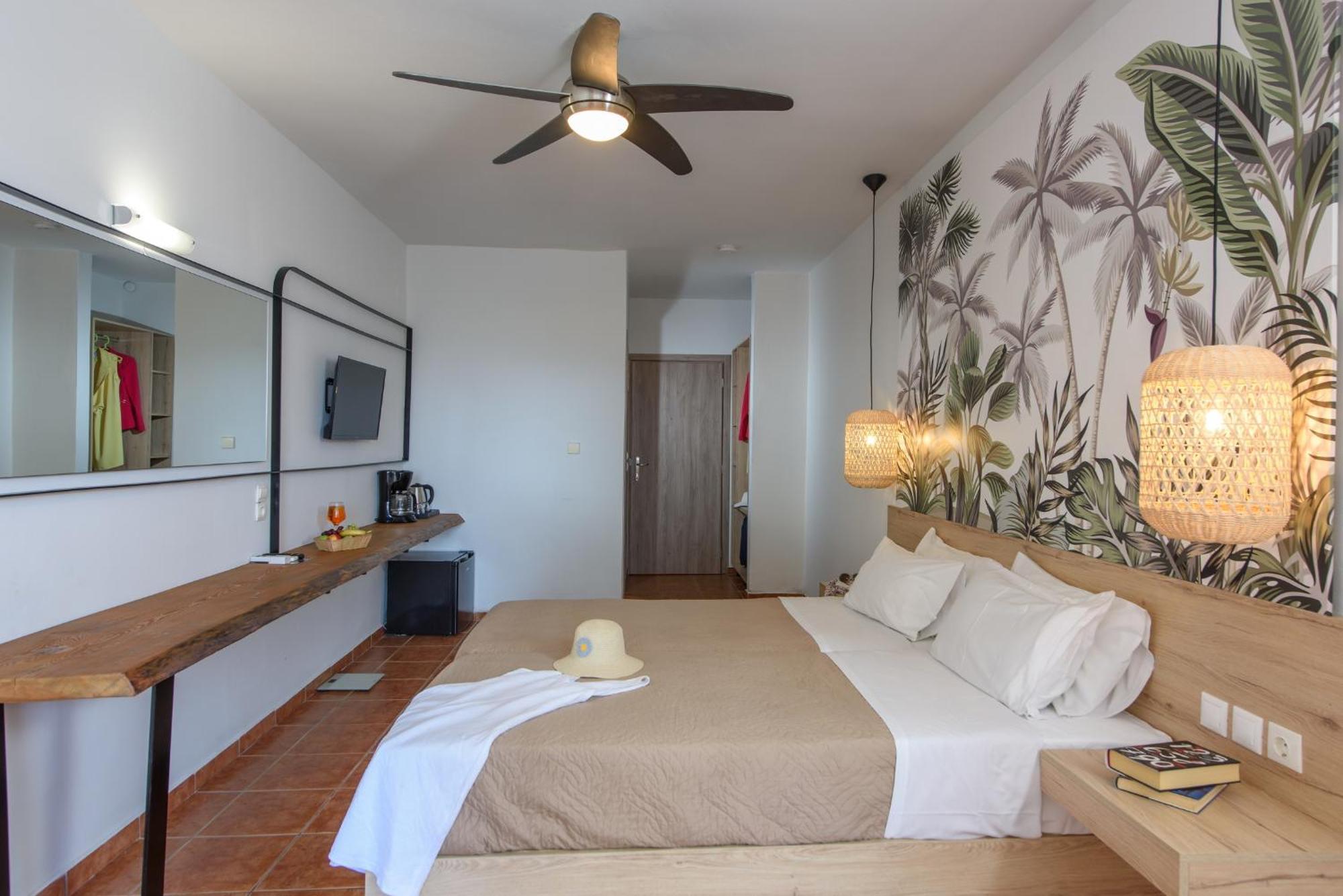 Eurohotel Theo Hotel Agia Marina Екстериор снимка