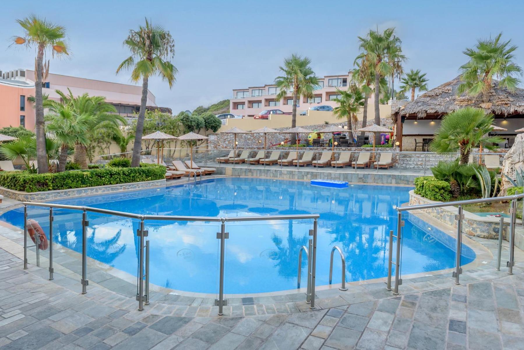 Eurohotel Theo Hotel Agia Marina Екстериор снимка
