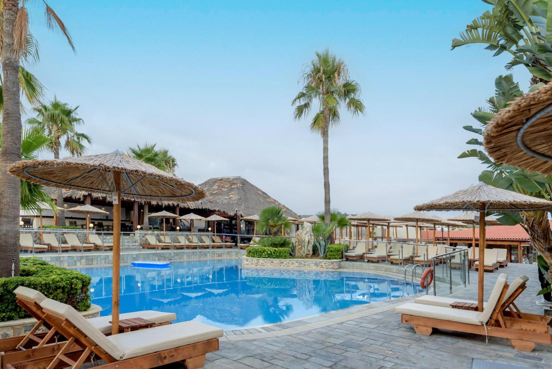 Eurohotel Theo Hotel Agia Marina Екстериор снимка